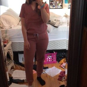 Figs mauve scrub set